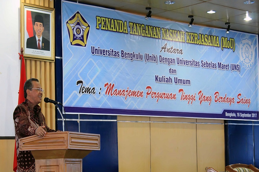 Kuliah Umum Oleh Prof. Dr. Ravik Karsidi MS